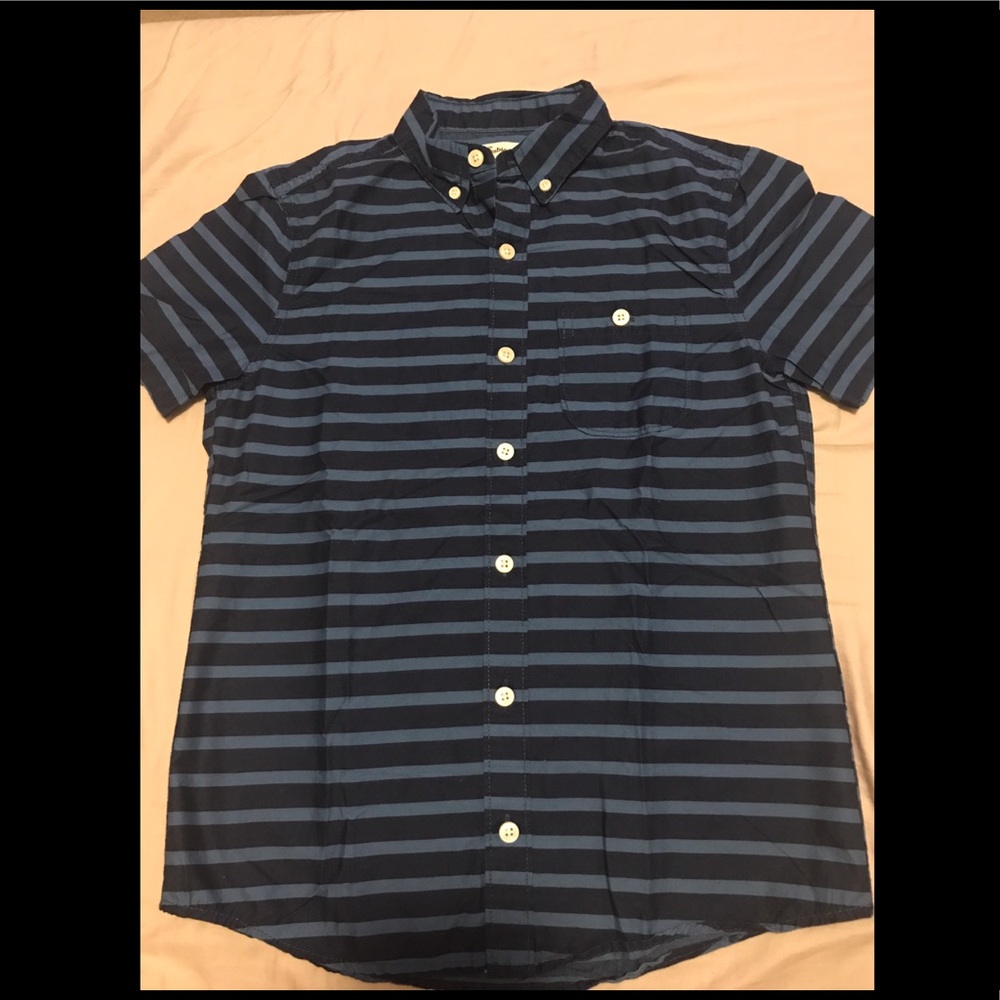 Abercrombie Short sleeve button down shirt size M